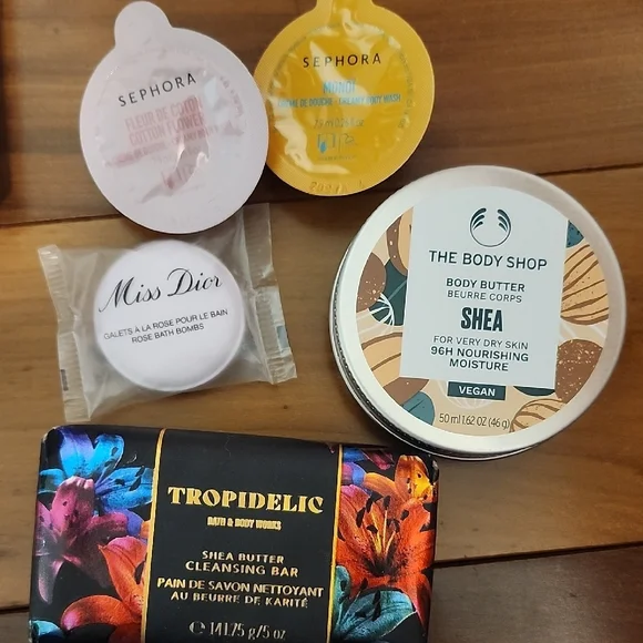 KG Black Cosmetic Bag with Skincare and Haircare Set - Picture 2 of 5